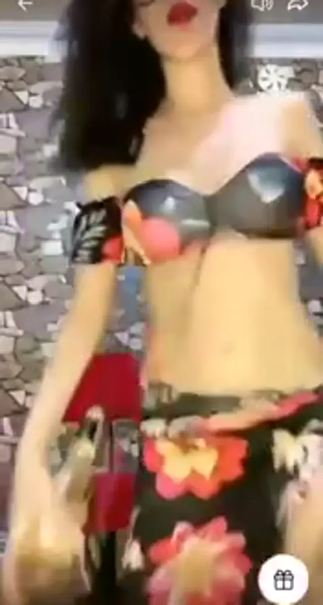 Abaza Ecem — Abaza Ecem ifşa Miller şişesine oturdu · sahne 3