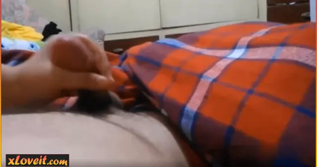 Kardeşinin yarrağını abla şevkatiyle yaladı — Amatör Porno · sahne 2