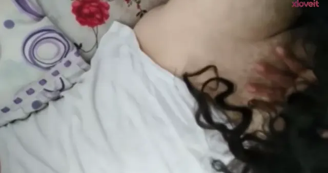 Amatör Seks Damarlı sikini yalatıp dar amından sikti — Amatör Porno · sahne 3