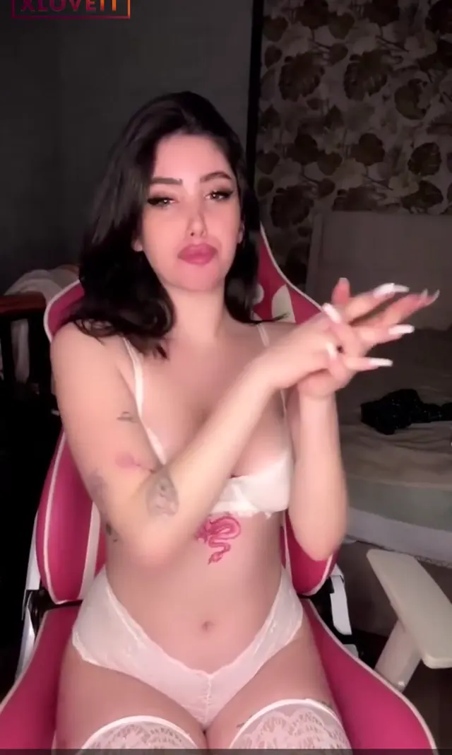 Aşkolandın Sıla — Aşkolandın Sıla ifşa Beyaz iç çamaşırlarıyla yayında · sahne 1