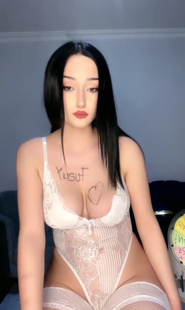 Asteria ifşa beyazlar içinde sexy yayın seyret — Asteria — Canlı Yayınlar · sahne 1