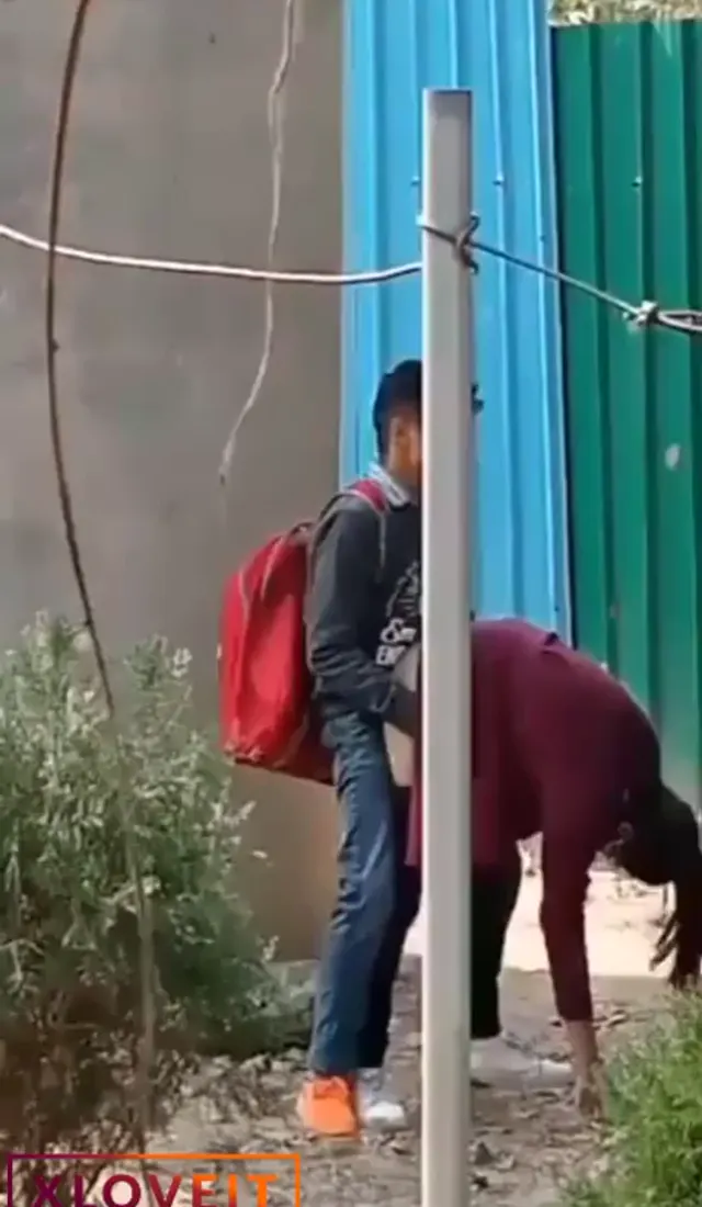 Asyalı Liseliler sokak ortasında sakso sikiş — Türk Sakso · sahne 2