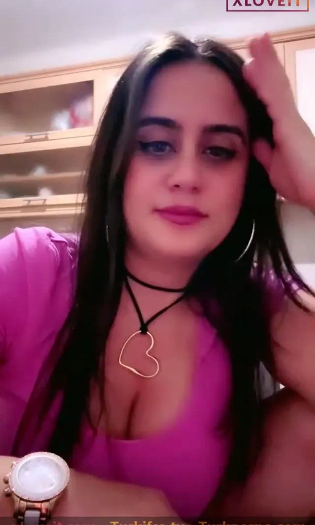 Ayşe Elbi ifşa Milf hatunun geç saatlerdeki yayınını seyret — Ayşe Elbi — Canlı Yayınlar · sahne 1