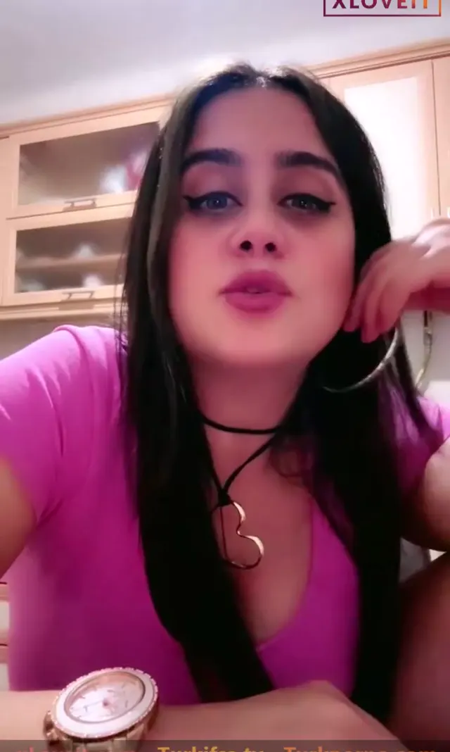 Ayşe Elbi ifşa Milf hatunun geç saatlerdeki yayınını seyret — Ayşe Elbi — Canlı Yayınlar · sahne 2