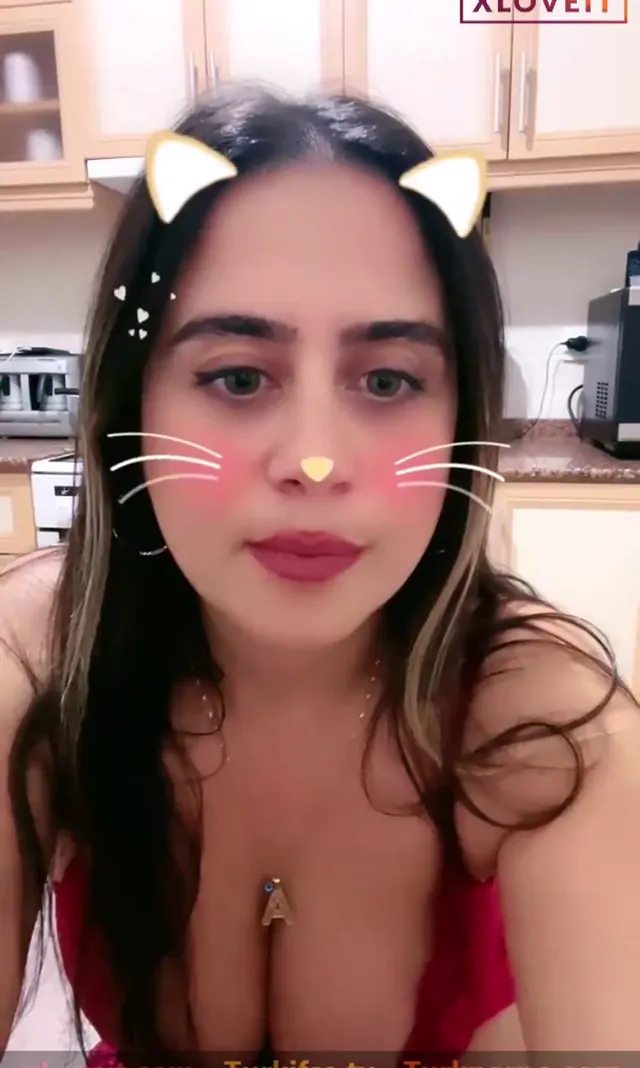Ayşe Elbi ifşa Kırmızı gecelik büyük memeler yayında — Ayşe Elbi — Canlı Yayınlar · sahne 1