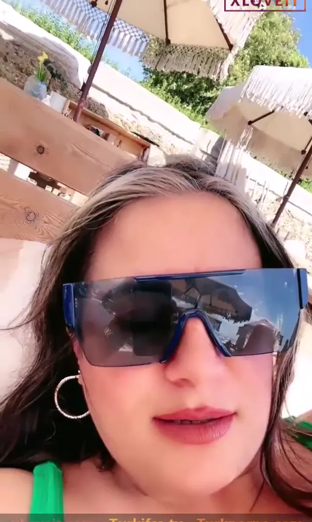 Ayşe Elbi ifşa Yazın plajda bikiniyle güneşlendi — Ayşe Elbi — Canlı Yayınlar · sahne 2
