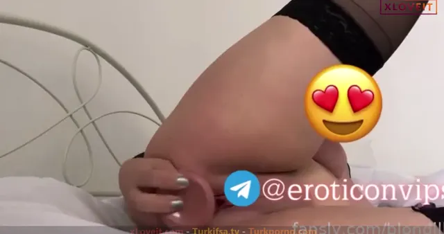 Blondilk — Blondilk ifşa Türk fansly hatunu vibratör dildo aynı anda · sahne 2