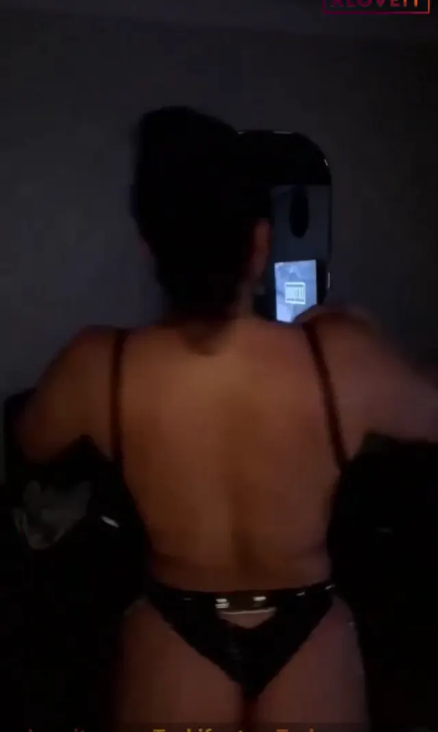Burcu Yıldız ifşa Seksi olgundan loş ortamda nude yayın — Burcu Yıldız — Canlı Yayınlar · sahne 3