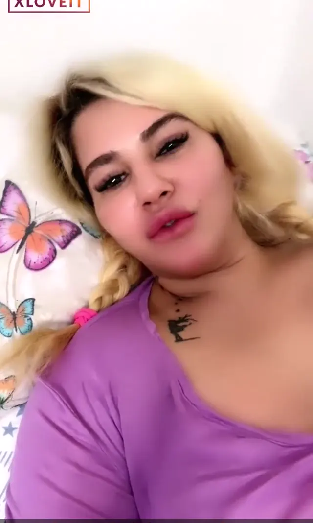 Buse Este — Buse Este ifşa nude Külot sergilediği yayın videosu · sahne 3