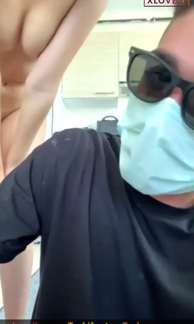 Canlı yayında Esranın ağzına boşalıp herkese izletti — Amatör Porno · sahne 3