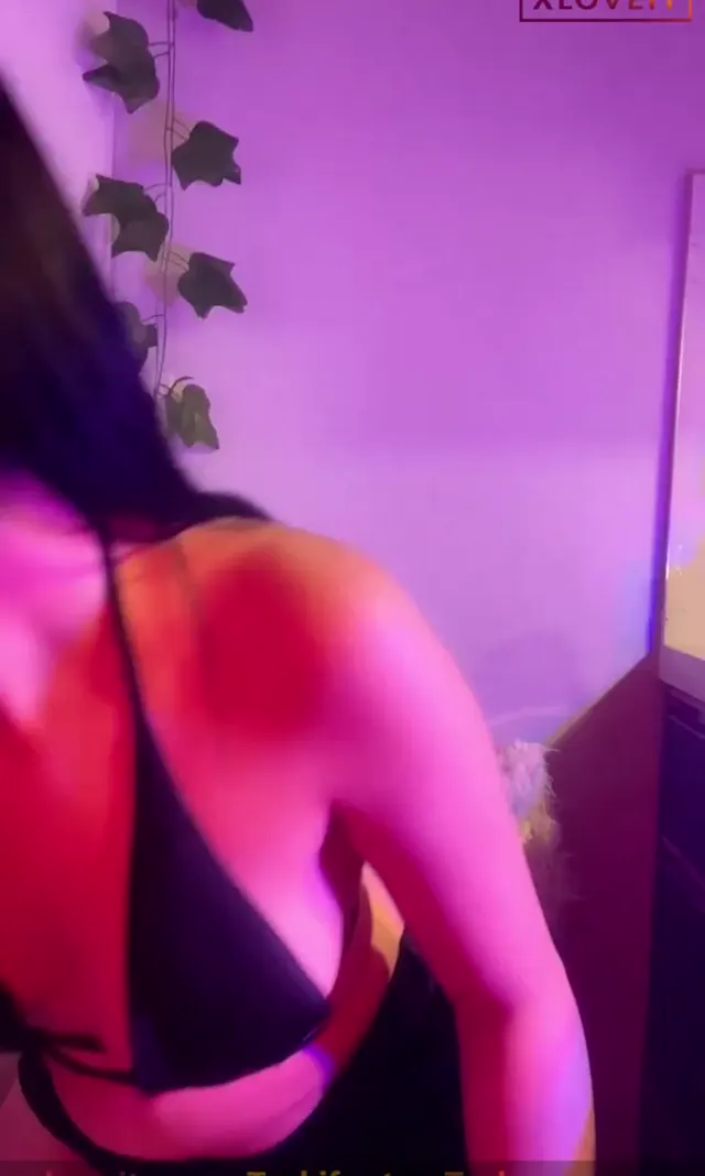 Cerenqueen — Cerenqueen ifşa genç kızın mini etekli yayını · sahne 3