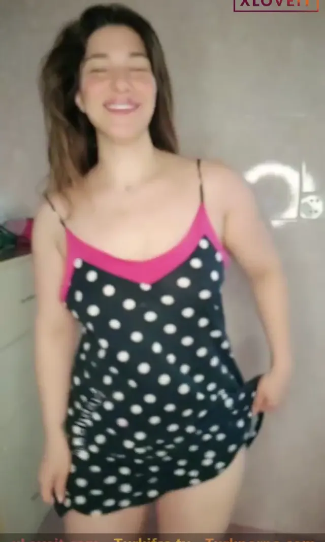 Çılgın Demet ifşa Azgın hatun meme açıp dans etti — Canlı Yayınlar · sahne 3