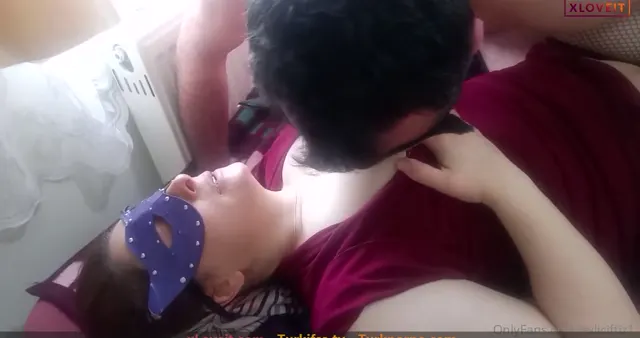 Çocukları okula gönderip gündüz vakti sikiştiler — Konulu Porno · sahne 3