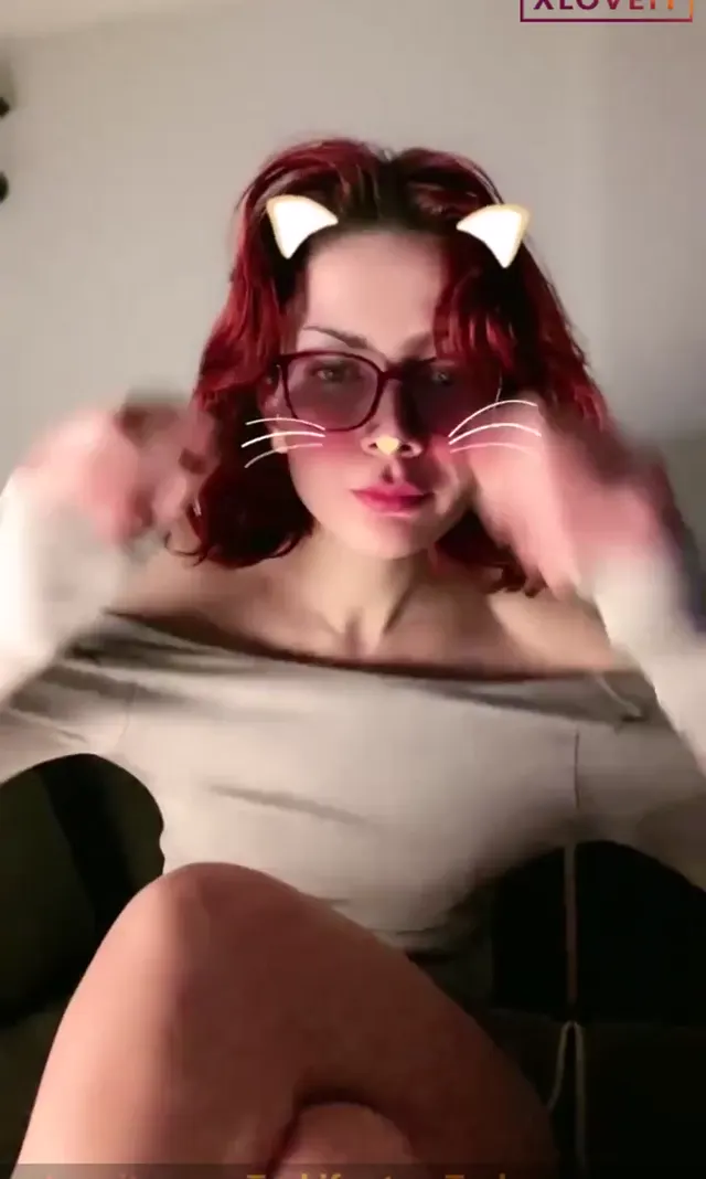 Cute Tiger ifşa Lolita kız sevgilisinin yanında yayında — Canlı Yayınlar · sahne 3