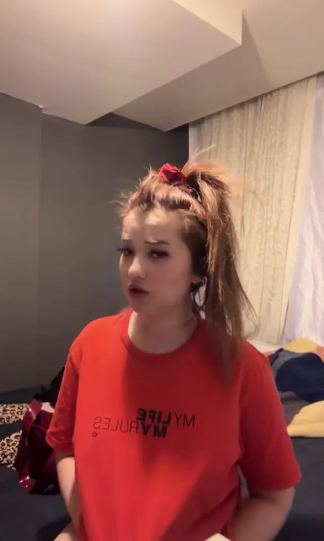 Ecrin Dilek Gökçe ifşa Canı sıkılınca Tango yayını açtı — Ecrin Dilek Gökçe — Canlı Yayınlar · sahne 1