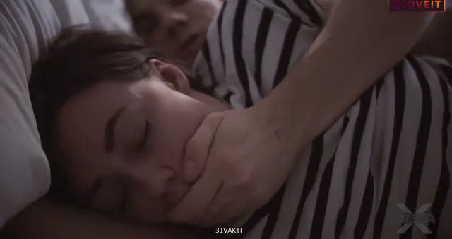 Gece sarılıp yattığı tatlı kız kardeşini dayanamayıp sikti — Konulu Porno · sahne 2