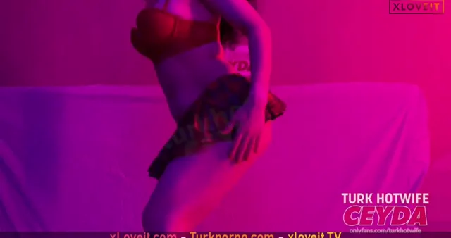 Hotwife Ceyda ifşa Liseli etekli — Hotwife Ceyda — Türk ifşa · sahne 3