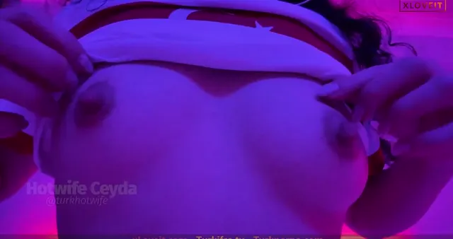 Hotwife Ceyda — Hotwife Ceyda ifşa Türkiye maçı öncesi nude video çekti · sahne 2