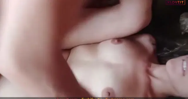 iranlı porno yayıncı Sabrina inleyerek amını siktirdi — Amatör Porno · sahne 1