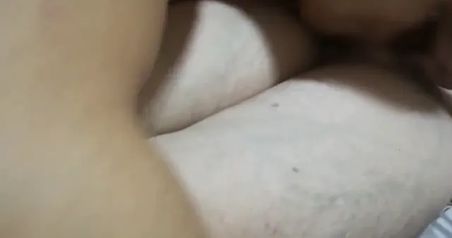 Karısını dostuna siktirirken dayanamadı azına verdi — Konulu Porno · sahne 1