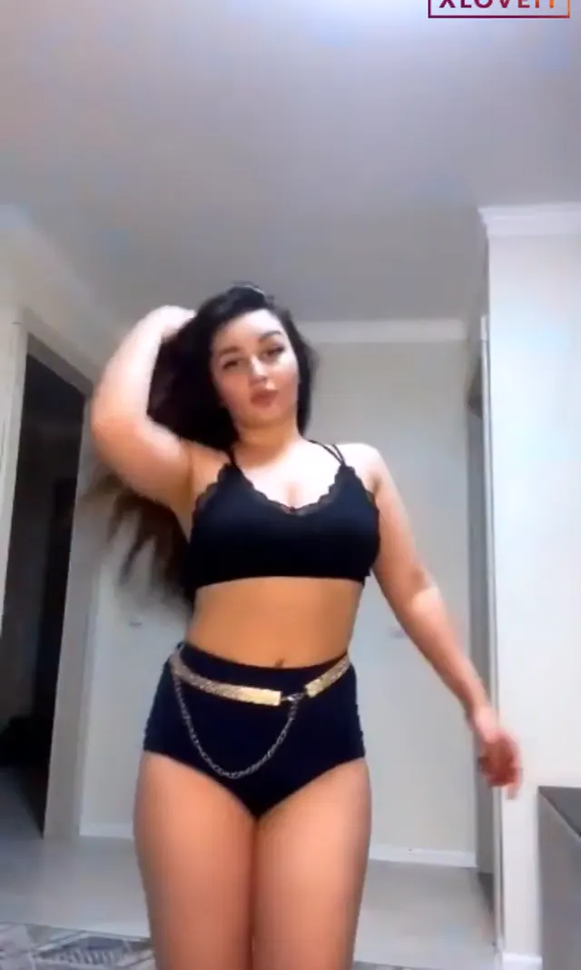 Leylaa ifşa Güzel fizikli kızdan yayın seyret — Canlı Yayınlar · sahne 2