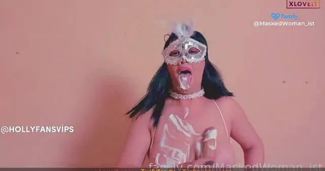 Masked Woman ifşa Türk Fansly hatunu kremalı video çekti — Masked Woman — Türk ifşa · sahne 2