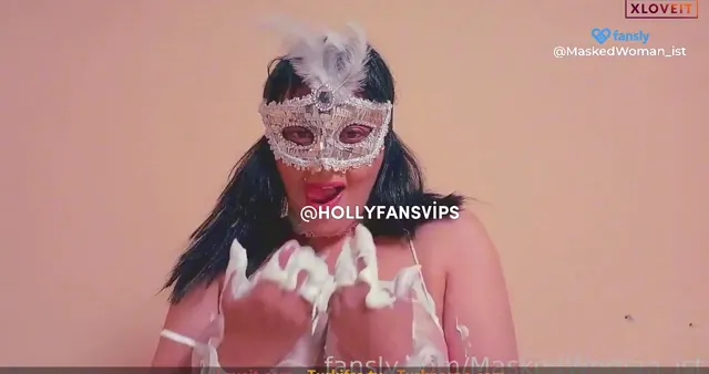 Masked Woman ifşa Türk Fansly hatunu kremalı video çekti — Masked Woman — Türk ifşa · sahne 3