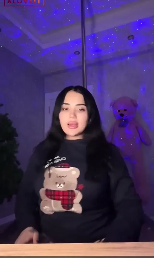 Melek Azad ifşa eski evinde twerk bari yari bari yari — Melek Azad — Canlı Yayınlar · sahne 1