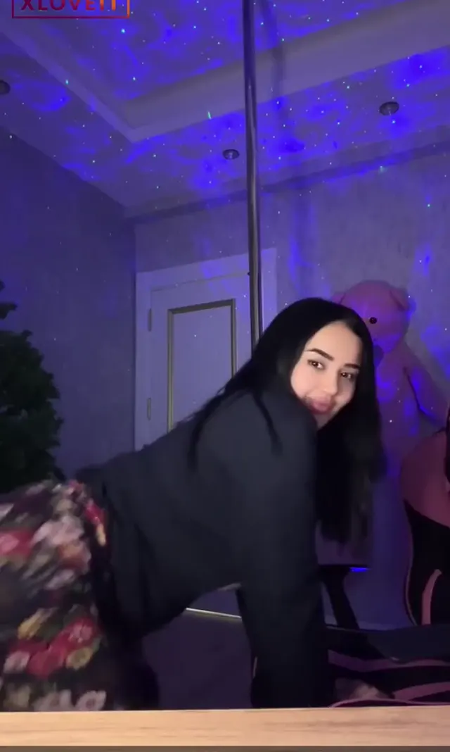 Melek Azad ifşa eski evinde twerk bari yari bari yari — Melek Azad — Canlı Yayınlar · sahne 3