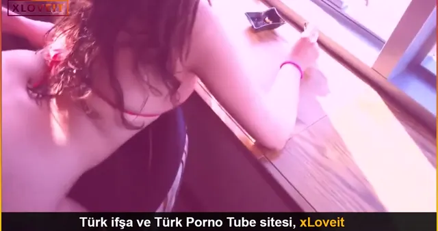 Pencereye karşı domaltmış sikiyor — Amatör Porno · sahne 3