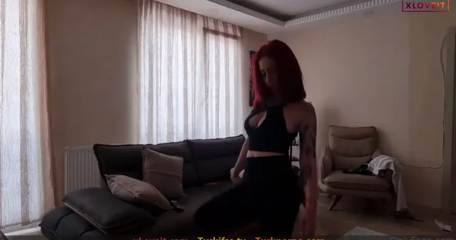Sahibe Asu Kölesine çoraplarını koklatıp ayaklarını öptürdü — Sahibe Asu — Konulu Porno · sahne 2