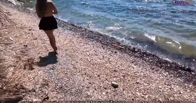 Sahilde halini hatrını sorduğu kadının ağzına verip sikti — LetsNudeit — Konulu Porno · sahne 1
