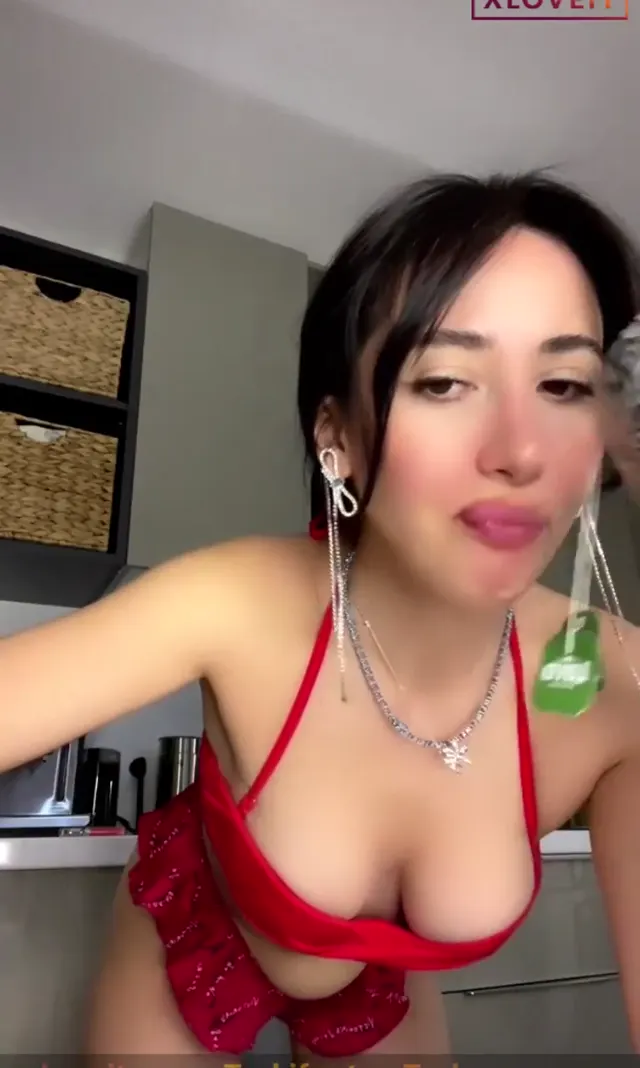 Tango Samael — Samael ifşa Seksi kırmızı üstüyle canlı yayında · sahne 3