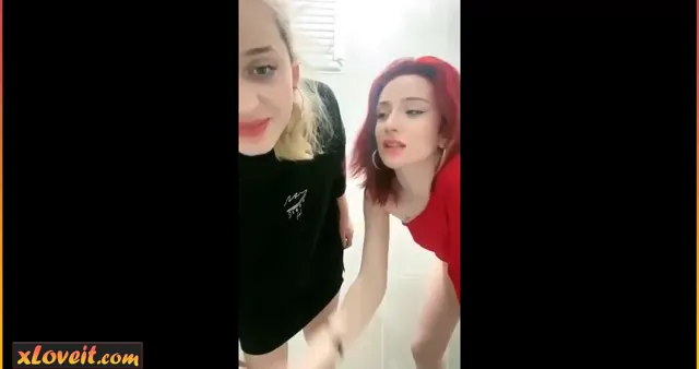 Sarışın Kızıl lezbiyen kankalar yayında yiyişti — Mobil Porno · sahne 1