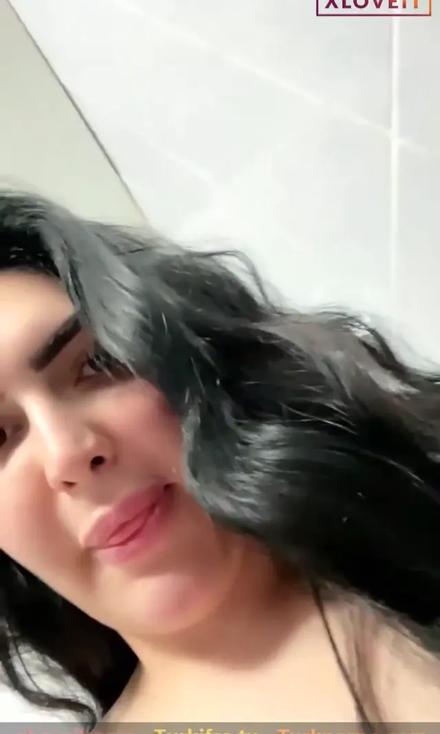 Şişman ifşa Cansu banyoda koca memelerini sergiledi — Canlı Yayınlar · sahne 3