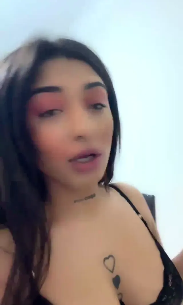 Sudenaz Devrim Porn Kız arkadaşının yanında sakso çekti — Sudenaz Devrim — Amatör Porno · sahne 3