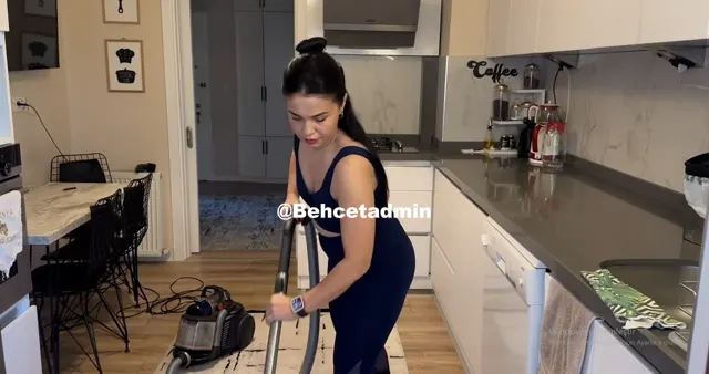 Talya Burcu ifşa Sexy hatun mutfağı süpürdü — Talya Burcu — Türk ifşa · sahne 1