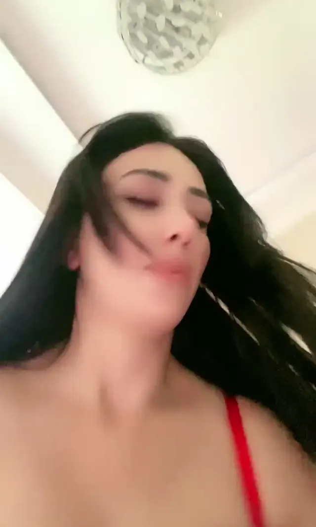 Tango Asena — Tango Asena ifşa Esmer nude dans etti · sahne 2