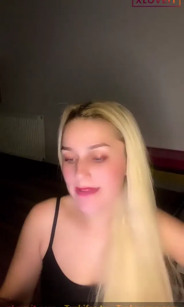 Tango Ayla ifşa Sarışın kız hediye geldikçe soyundu — Tango Ayla — Canlı Yayınlar · sahne 2