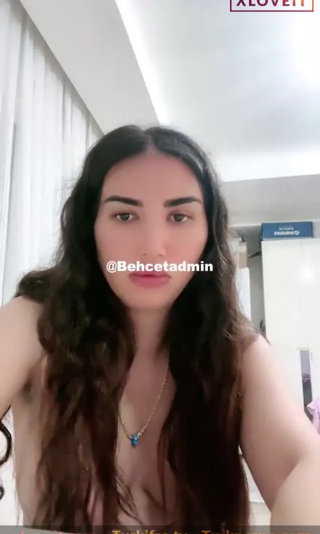 Tango Ays ifşa Memelerini saçlarıyla gizleyip yayın yaptı — Canlı Yayınlar · sahne 2
