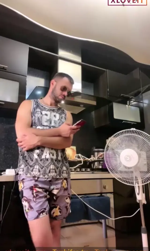 Tango Kivi — Tango Kivi ifşa Erkek arkadaşıyla canlı yayın açtı · sahne 1