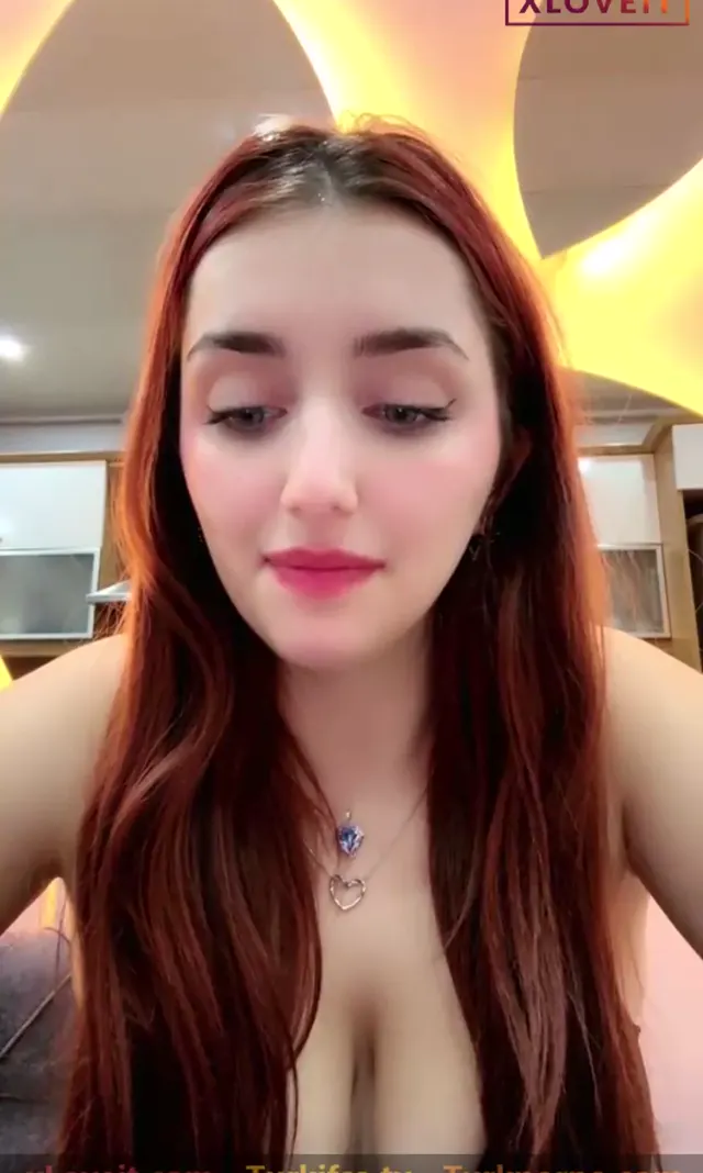 Tango Lili — Tango Lili ifşa Balık etli kız yayında dans etti · sahne 1