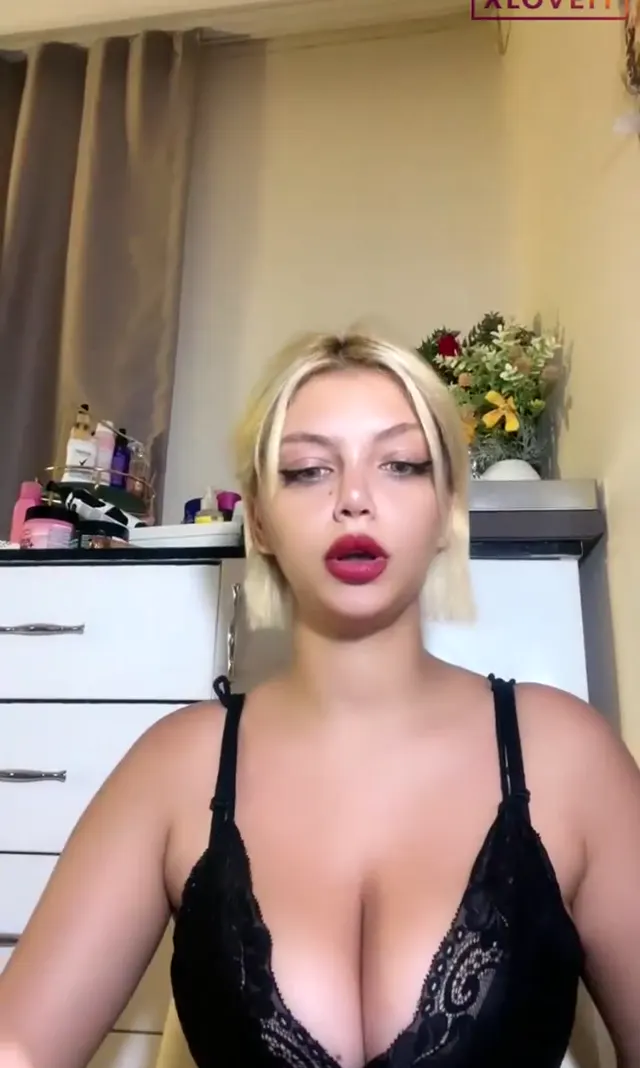 Tango Loli ifşa Çıtır kızın canlı yayın videosu — Canlı Yayınlar · sahne 3
