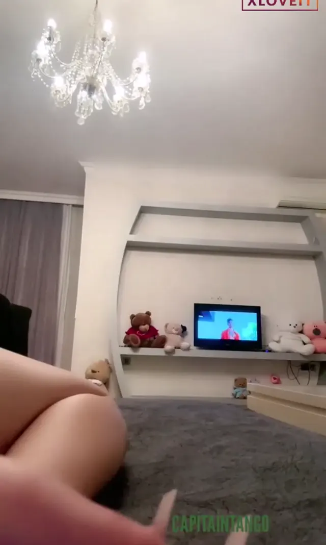 Tango Melek — Tango melek ifşa amcık okşama videosu seyret · sahne 2