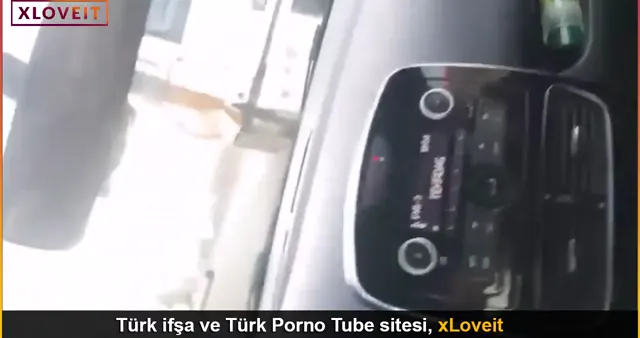 Türbanlı Porno Arabada sakso kenara çekip sikiş — Amatör Porno · sahne 1