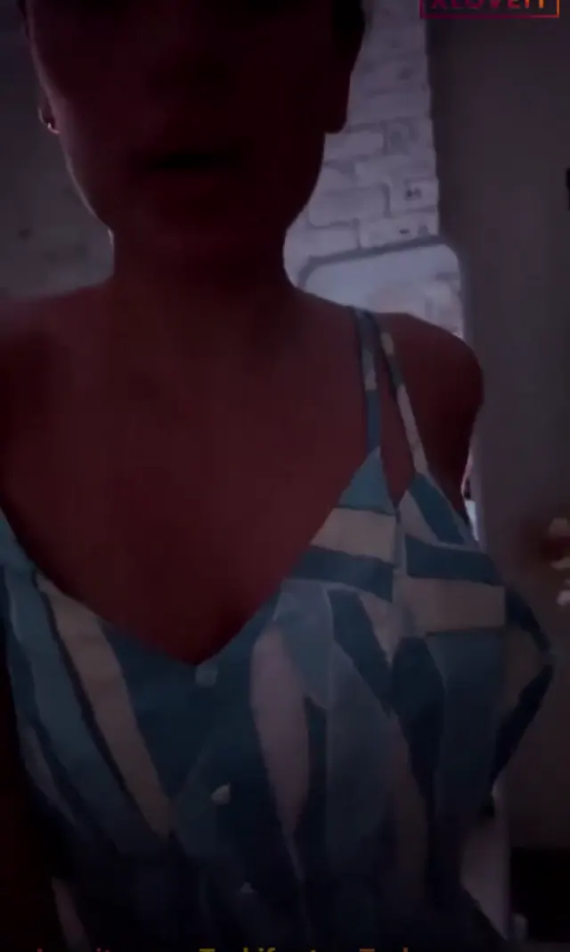 Marta ifşa Loş ışıkta sexy yayın yaptı — Canlı Yayınlar · sahne 1