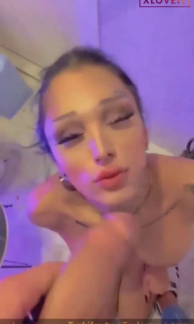 Sakso Boşalma HiraHelis duşta ağzına alıp yüzüne patlattı — Hira Helis — Amatör Porno · sahne 3