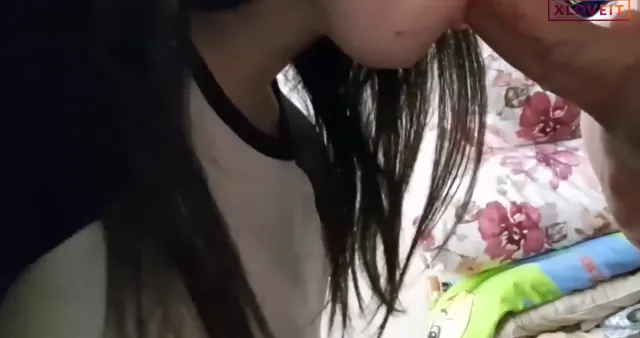 Üniversiteli Porno Genç kızın ağzına verip amını dağıttı — Amatör Porno · sahne 1