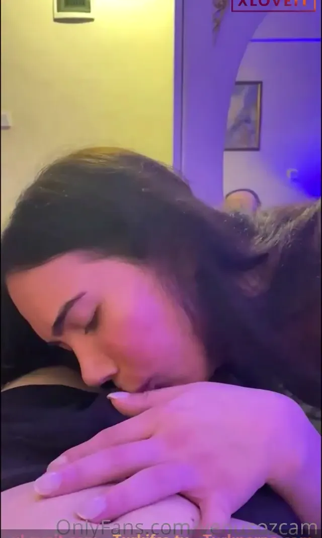 Venüs Özçam Porno Partnerinin sikini ağzıyla sertleştirdi — Venüs Özçam — Amatör Porno · sahne 3
