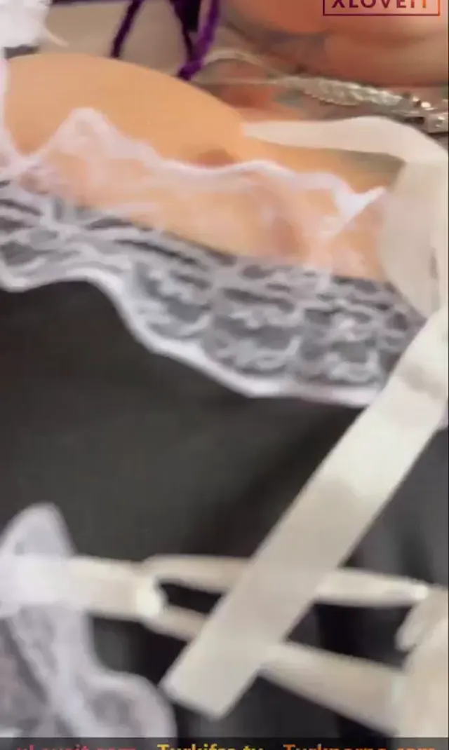 Yağmur Şimşek ifşa Hizmetçi kostümüyle amına dildo soktu — Yağmur Şimşek — Türk ifşa · sahne 2